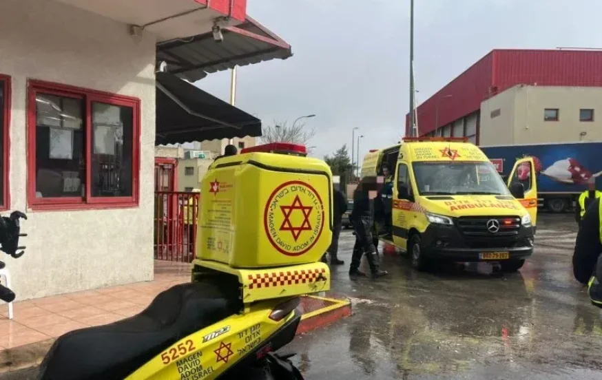 חשד לפלילי: שוטר נפצע קל מרכב בעטרות, הנהג נמלט רגלית חשד לפלילי: שוטר נפצע קל מרכב בעטרות, הנהג נמלט רגלית