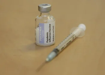 קופות החולים נגד סרבני החיסונים: "שוללים את המדע? תישארו בבית"