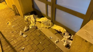 ונדליזם חמור בגבעתיים: השחתת תפילין וטליתות בפתח בית הכנסת