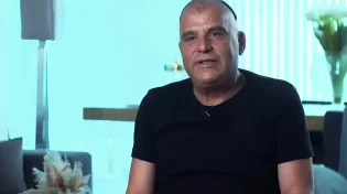 איבד 8 מבני משפחתו בפיגוע - וצרח לבורא עולם: "אל תיקח לי את הילד"