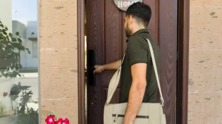 "לא נותנת לי להתבטא": אשתי נפגעת מכל אמירה שלי. מה לעשות?