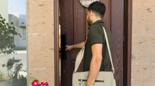 "לא נותנת לי להתבטא": אשתי נפגעת מכל אמירה שלי. מה לעשות?
