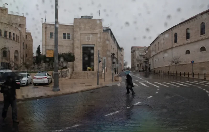 סערה בפתח: גשמים עזים וחשש להצפות ברחבי הארץ החל מיום חמישי סערה בפתח: גשמים עזים וחשש להצפות ברחבי הארץ החל מיום חמישי