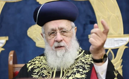 האם צריך להטביל תבנית חד פעמית? הראש"ל הרב יצחק יוסף בפסק הלכה מפתיע