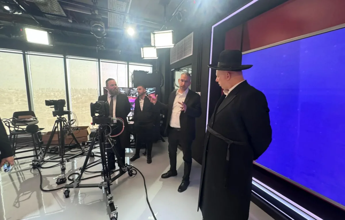 הרב ליאור גלזר נפגש עם הנהלת ערוץ 2000 (צילום: נועם אליהו)