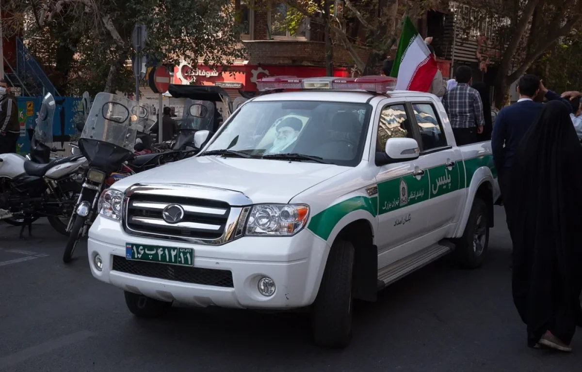 איראן בוערת: הרוג בעימותים, המפגינים קוראים להפלת חמינאי