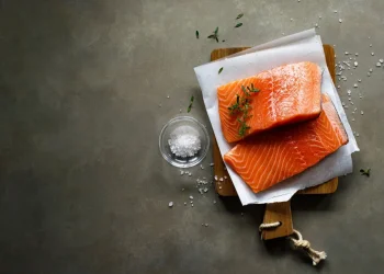 מרגישים שהגוף כבר לא מה שהיה? ייתכן שחסרים לכם דגים בתפריט