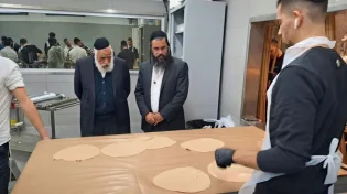 90 יום קודם החג: הגאון רבי שלמה מחפוד ערך סיור מיוחד במאפיית המצות