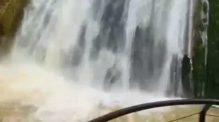 צפו בפלאי הבריאה: מפל התנור בשיא עוצמתו