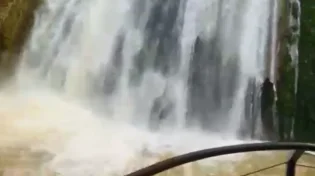 צפו בפלאי הבריאה: מפל התנור בשיא עוצמתו