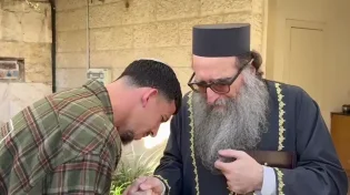 כוכב הנבחרת הגיע להתברך: הביקור של דור תורג׳מן אצל הרב יאשיהו פינטו