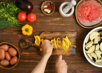 חותכים ירקות בצורה הזאת? ייתכן ואתם מאבדים חצי מהוויטמינים חותכים ירקות בצורה הזאת? ייתכן ואתם מאבדים חצי מהוויטמינים