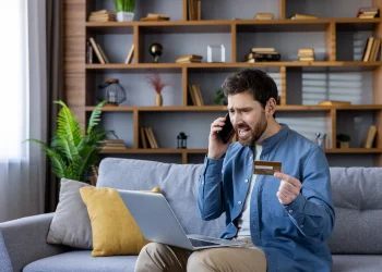 שוב נכנסתם למינוס? כך אתם מאבדים משכורת שלמה בכל שנה שוב נכנסתם למינוס? כך אתם מאבדים משכורת שלמה בכל שנה