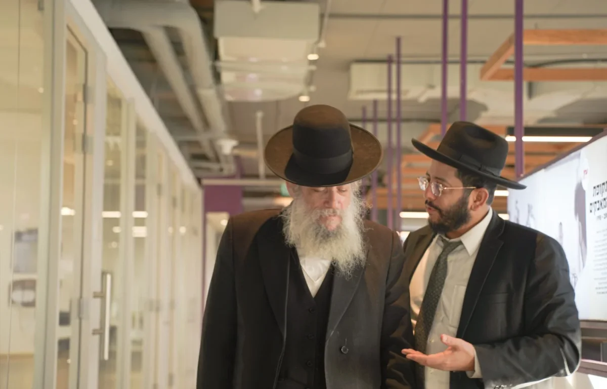 ראש עיריית בני ברק ביקר במשרדים ובאולפנים החדשים של ערוץ 2000