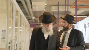 ראש עיריית בני ברק ביקר במשרדים ובאולפנים החדשים של ערוץ 2000