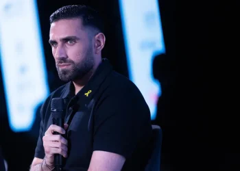 אחרי 738 ימים בשבי: שורד השבי, שגב כלפון, חגג יום הולדת 28