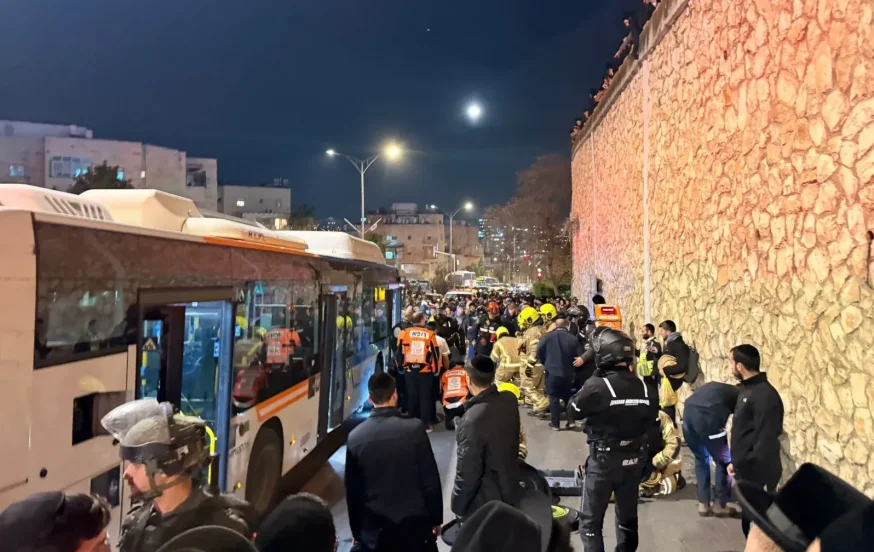 טרגדיה מחרידה בירושלים: נער נהרג מפגיעת אוטובוס במהלך עצרת ההמונים טרגדיה מחרידה בירושלים: נער נהרג מפגיעת אוטובוס במהלך עצרת ההמונים