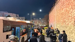 טרגדיה מחרידה בירושלים: נער נהרג מפגיעת אוטובוס במהלך עצרת ההמונים