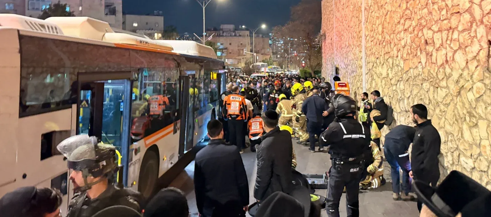 טרגדיה מחרידה בירושלים: נער נהרג מפגיעת אוטובוס במהלך עצרת ההמונים