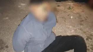 התחזה לשליח וולט וגנב עשרות מזוזות: שני שוהים בלתי חוקיים נעצרו