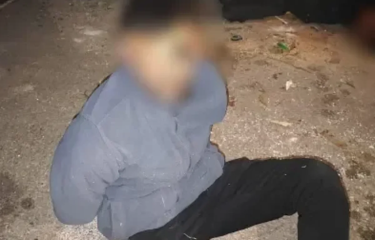 התחזה לשליח וולט וגנב עשרות מזוזות: שני שוהים בלתי חוקיים נעצרו