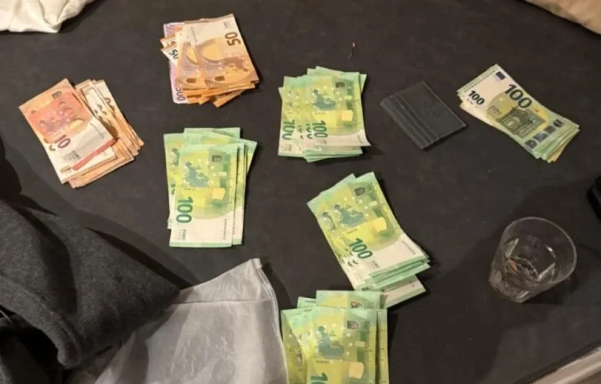 פורצים נרדמו בזירה: שוהים בלתי חוקיים נתפסו ישנים בסלון דירה בת"א