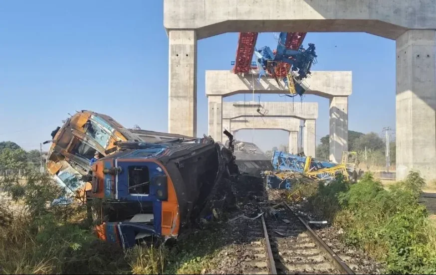 אסון רכבת קטלני בתאילנד: עשרות הרוגים אחרי קריסת מנוף