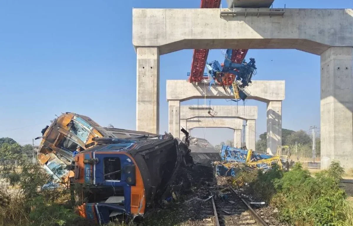 אסון רכבת קטלני בתאילנד: עשרות הרוגים אחרי קריסת מנוף