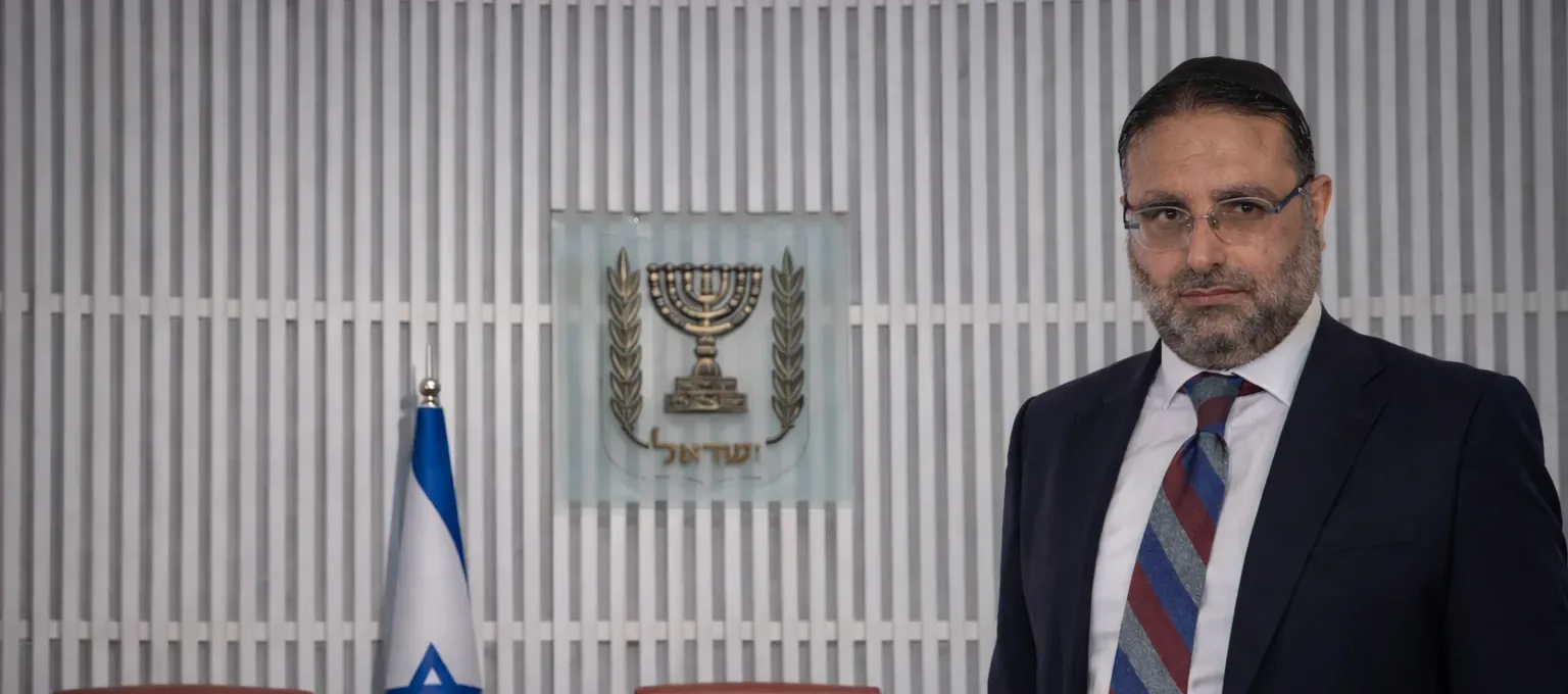 איראן מאיימת מבחוץ - ובפנים? הם נלחמים בתורה!