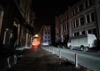 קור קיצוני וחושך מוחלט: כך נראית קייב אחרי המתקפה הרוסית