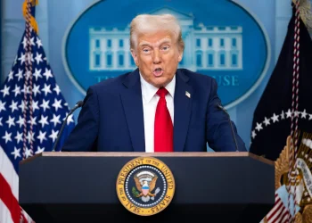 טראמפ דורש הכרעה מול איראן: תרחישים קיצוניים על השולחן