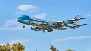 דרמה באוויר: מטוסו של טראמפ הסתובב חזרה לאחר כשעה