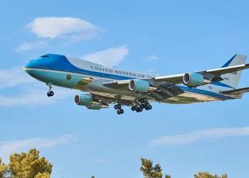 דרמה באוויר: מטוסו של טראמפ הסתובב חזרה לאחר כשעה