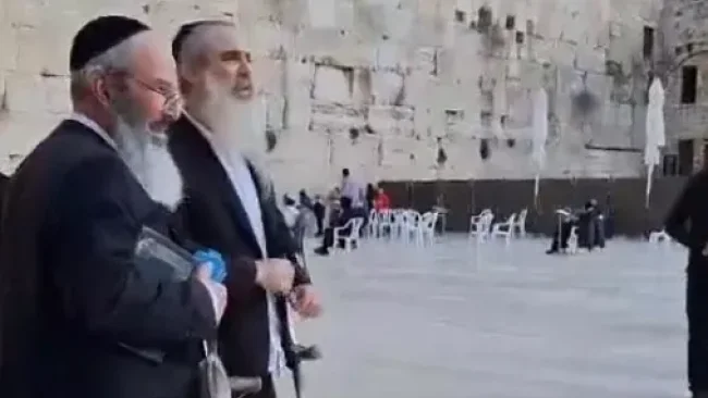 השראה: השליח שנפצע קשה בסוריה התייצב בדוכן התפילין