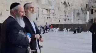 השראה: השליח שנפצע קשה בסוריה התייצב בדוכן התפילין