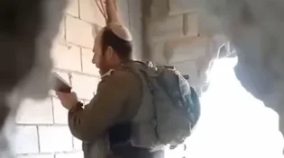 בלב עזה: חייל עומד ומתפלל - רגע שמרעיד שמיים