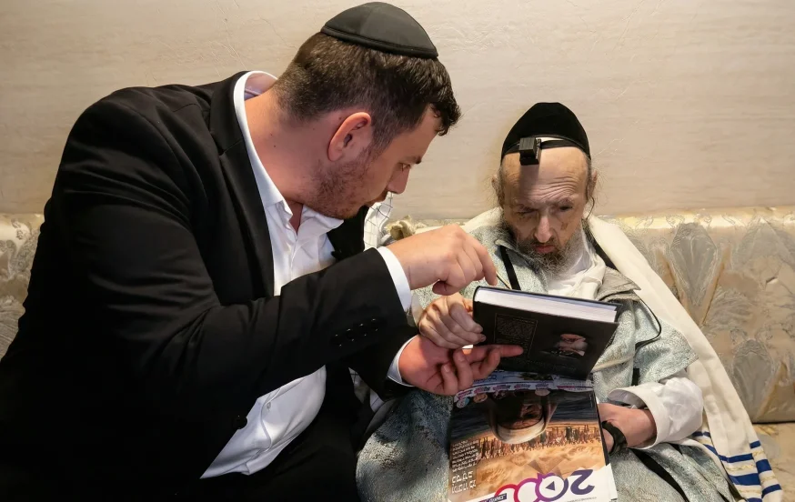 המקובל רבי דב קוק קיבל במעונו את צוות ערוץ 2000 - כך הוא הגיב המקובל רבי דב קוק קיבל במעונו את צוות ערוץ 2000 - כך הוא הגיב