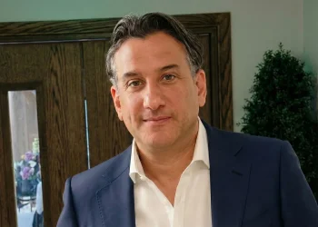 חיים ישראל: "יש רגע שזה כבר לא שלך, זה עובר לקהל" חיים ישראל: "יש רגע שזה כבר לא שלך, זה עובר לקהל"