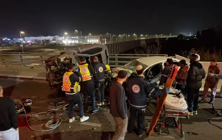 אסון בכביש 2: שני בני אדם נהרגו בתאונה קשה אסון בכביש 2: שני בני אדם נהרגו בתאונה קשה