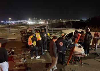 אסון בכביש 2: שני בני אדם נהרגו בתאונה קשה 