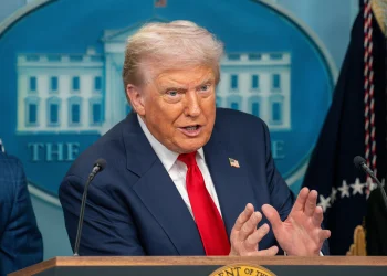 טראמפ מאותת לאיראן: האופציה הצבאית עדיין על השולחן