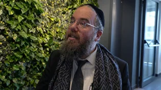 הרב שמשון פוקס: "דווקא ברגע הכי קשה, ט"ו בשבט מגלה לך תקווה עצומה"