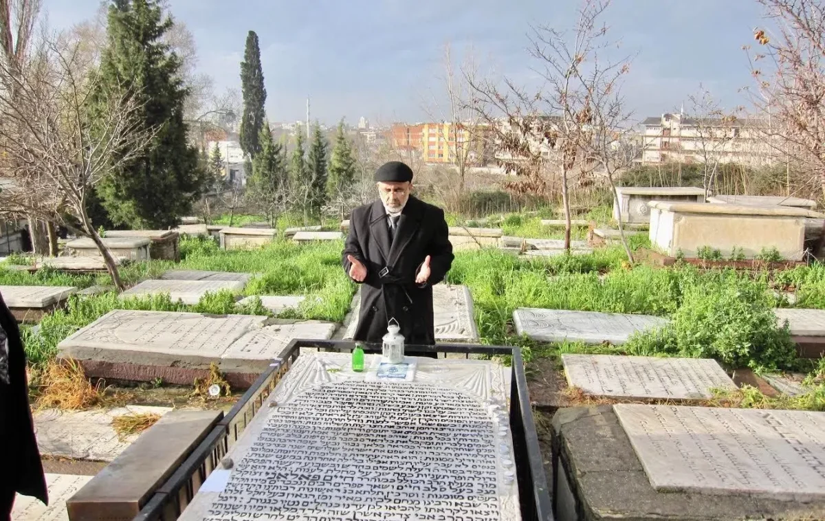 תיעוד נדיר: הרב שלמה זביחי מברך את צופי ערוץ 2000 מציונו של רבי חיים פלאג'י