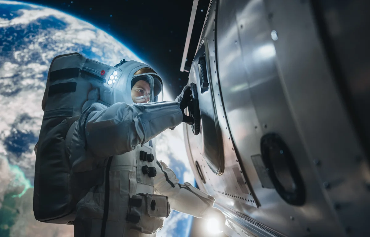 "לא כל אחד ישרוד את זה": החיים האמיתיים בבסיס הירח