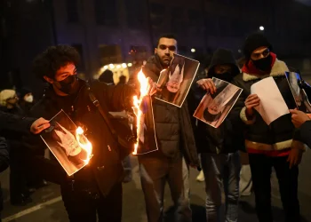 המשטר מדכא אבל הזעם מצטבר: מה באמת קורה ברחובות איראן?