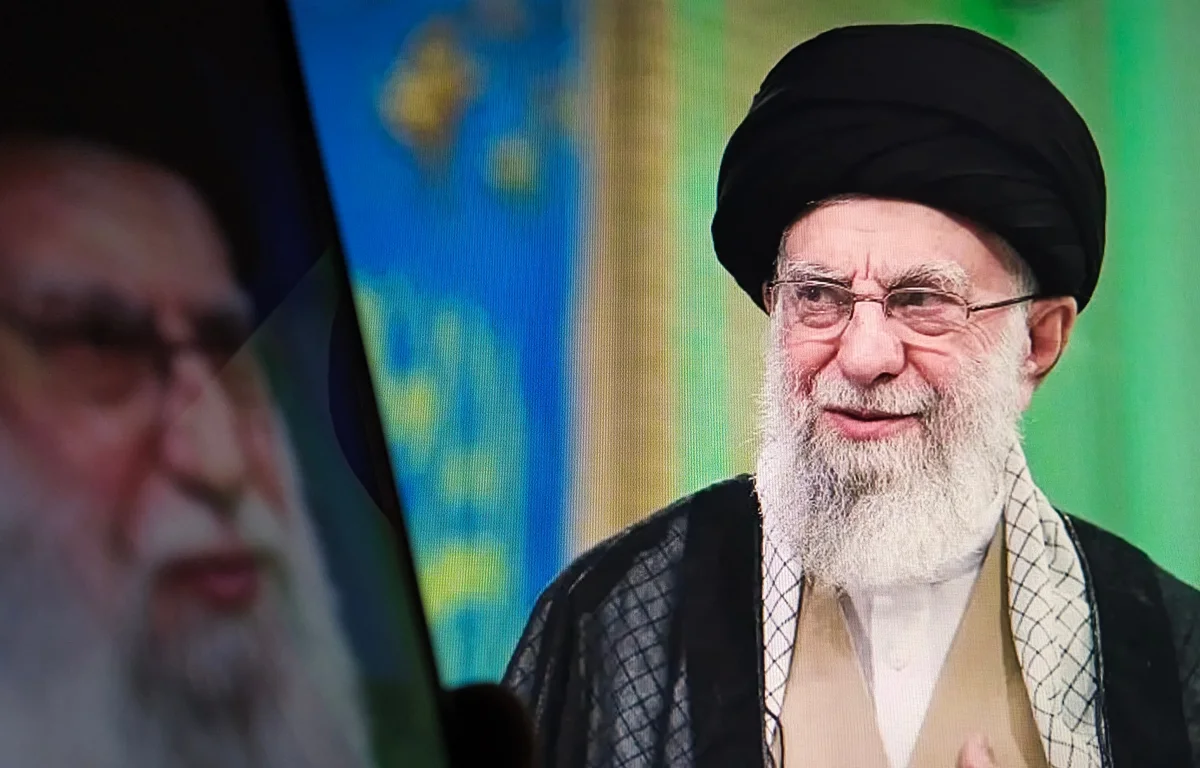 מה קרה לחמינאי? ההיעדרות החריגה שמערערת את המשטר