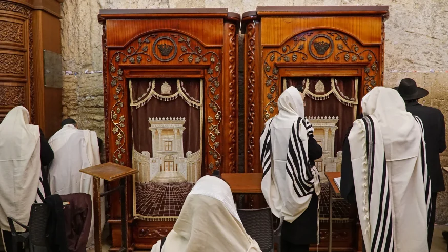 הרגע שבו הציבור מתאחד: מה עומד מאחורי אמירת "ברכו" בבית הכנסת? הרגע שבו הציבור מתאחד: מה עומד מאחורי אמירת "ברכו" בבית הכנסת?