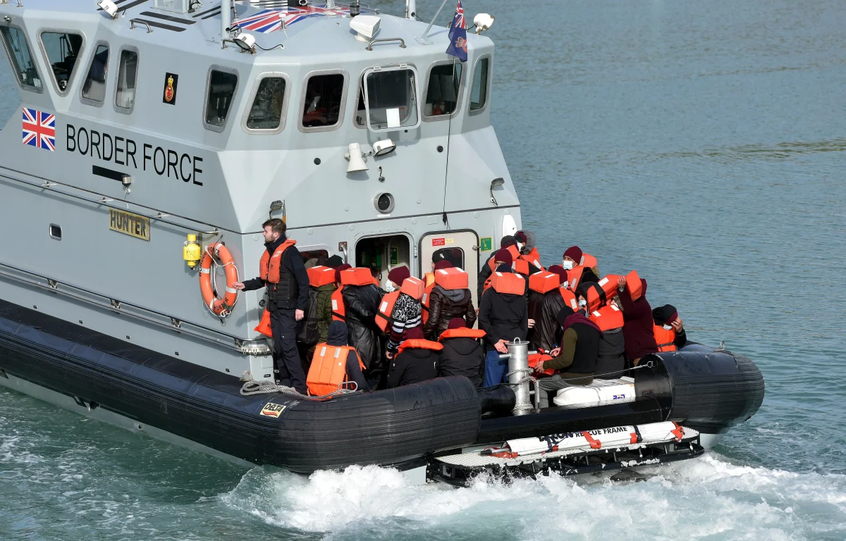 סערה בבריטניה: מיליארדר מיונייטד תקף הגירה והאשים בקולוניזציה