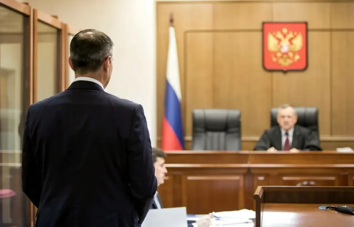 פסיקה חריגה בארה"ב: משפט בוטל בגלל חולצה של עורכת דין פסיקה חריגה בארה"ב: משפט בוטל בגלל חולצה של עורכת דין