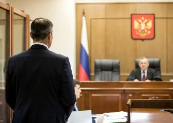 פסיקה חריגה בארה"ב: משפט בוטל בגלל חולצה של עורכת דין פסיקה חריגה בארה"ב: משפט בוטל בגלל חולצה של עורכת דין